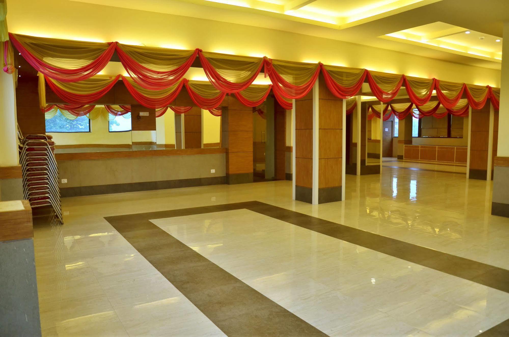 Max Hotels Allāhābād Junction Exterior foto